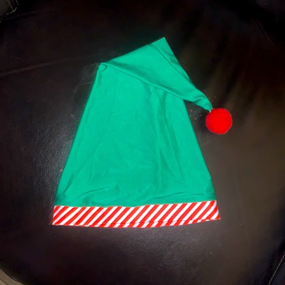 Little girls Adorable Santa outfit for a 2T with matching Hat. - Picture 10 of 13